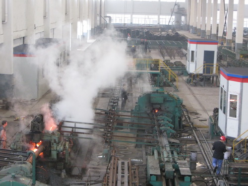 万宁无缝钢管厂家生产车间